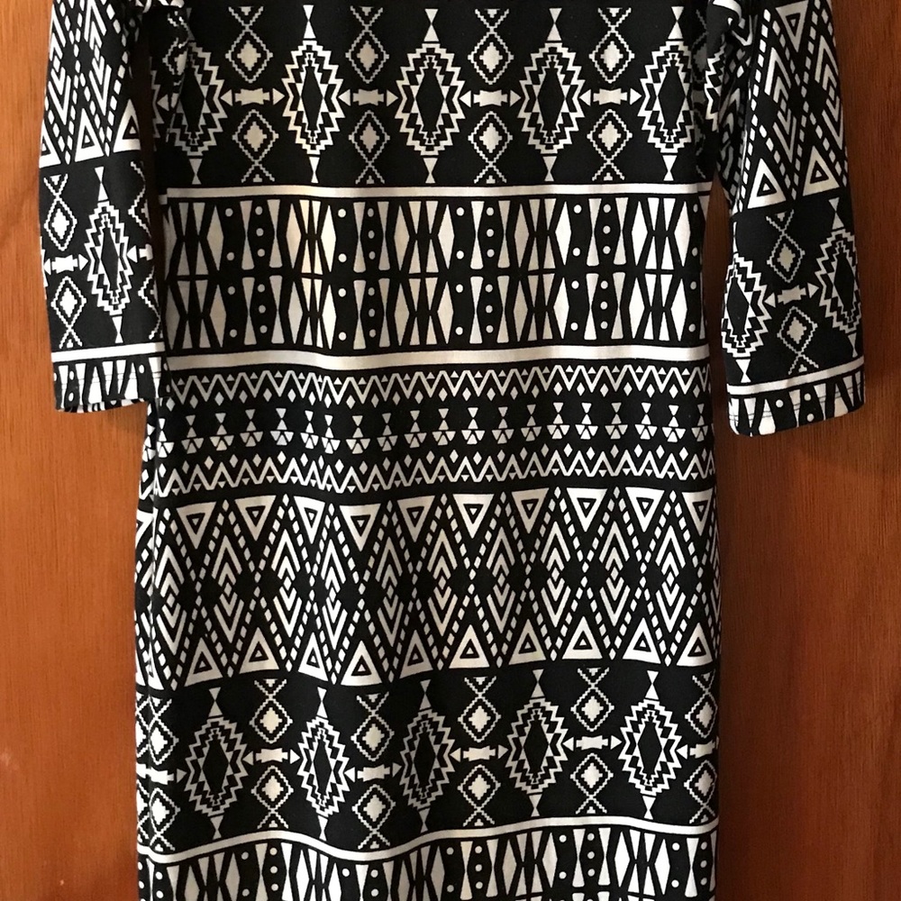Ladies Dress. Fits more like a small
